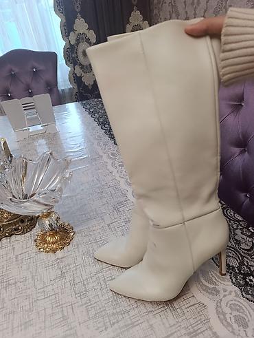 dəri çəkmələr: Ağ rəngli dizaltı qadın çəkmələri - Material: süni dəri (hamar — 3