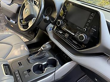 электр мото: Toyota Highlander: 2021 г., 2.5 л, Автомат, Гибрид, Внедорожник — 7