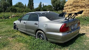 e34 2 5: Mitsubishi Diamante: 1995 г., Седан — 5