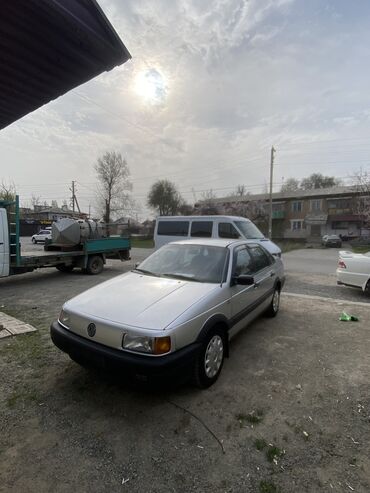 Volkswagen: Volkswagen Passat: 1990 г., 1.8 л, Механика, Бензин, Седан