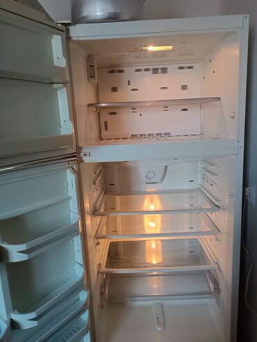 халадилник бу ош: Холодильник Indesit, Б/у, Двухкамерный, 90 * 170 *