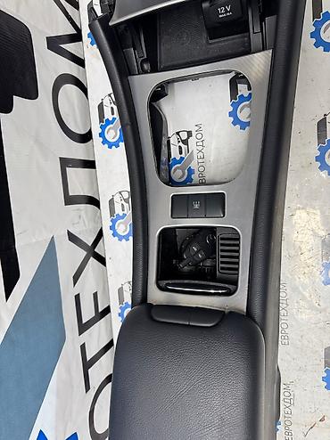 Другие детали салона: Центральная консоль Mercedes Benz C-Class W203 M273 2005 Контрактный — 10