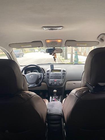 Kia: Kia cee’d hatchback Xüsusiyyətlər: - Kuzov: 5 qapılı hatchback - — 6