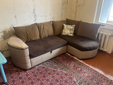 Мебель: Угловой диван, Б/у, Нераскладной, С подъемным механизмом, Ткань, Нет доставки