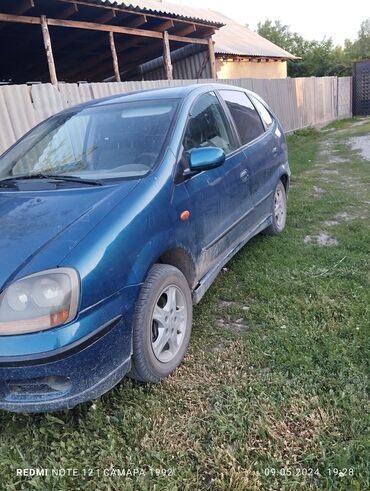 самые дорогие машины в кыргызстане: Nissan Almera Tino, синий цвет кузова, пятидверный компакт-вэн
