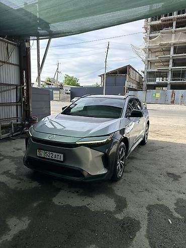 215 65 16 с: Toyota bZ4X: 2023 г., Электромобиль, Кроссовер — 1