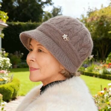 Ostala ženska odeća: Cena 1300din
Poručuje se,isporuka za nekoliko dana — 2