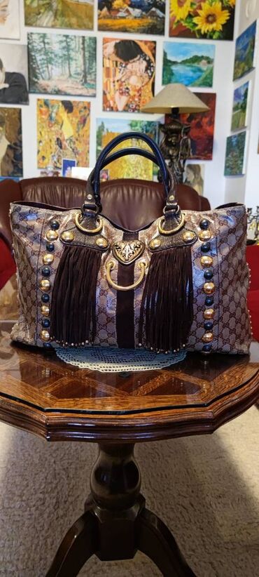 Torbe: Gucci. Fantastična.

Bez ikakvih nedostataka.
45cm x 28cm x 10cm — 17