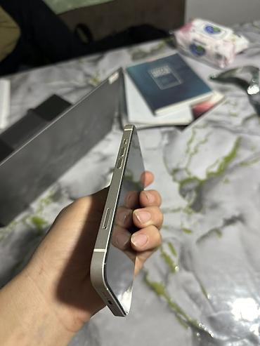 оригинальные аирподсы 1: IPhone 13белый цвет (Starlight). Компактный корпус с плоскими гранями — 4