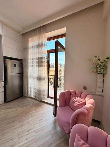 Uzunmüddətli kirayə mənzillər: 📍 AĞ ŞƏHƏR 🏠 2 otaqlı mənzil kirayə verilir 📐 100 m² 🏢 6/7 mərtəbə 💰 — 19
