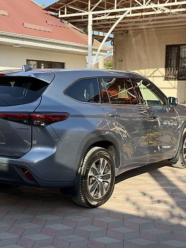 100: Toyota Highlander: 2022 г., 2.5 л, Автомат, Гибрид, Внедорожник — 3