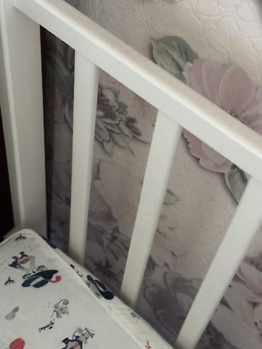 bunk bed: Детская кроватка деревянная, классическая, белого цвета — 3