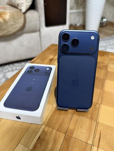 Apple iPhone 17 PRO MAX синего цвета По корпусу есть маленькие