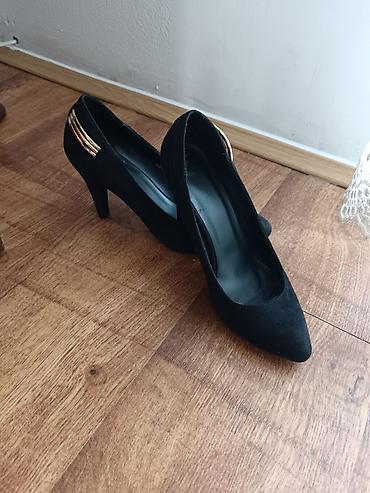 Ostale cipele: Set ženskih cipela – 9 pari 1) Bordo lakovane cipele sa niskom — 4