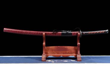 меч самурайский: Катана Красная катана-меч с уникальным дизайном Черное лезвие