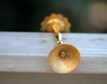 Sveće i svećnjaci: Antikvarni mesingani svećnjak. Elegantan mesingani svećnjak — 9