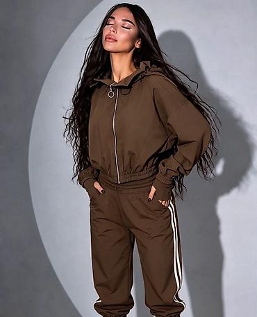 sergio taschini: Zenski sportski komplet – jakna + pantalone
3500din
S M L — 1