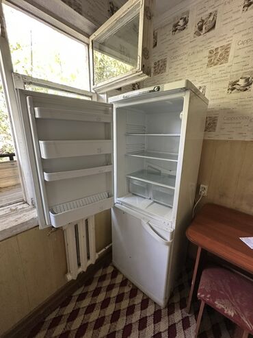 токмок морозильник: Двухкамерный холодильник белого цвета с верхним расположением