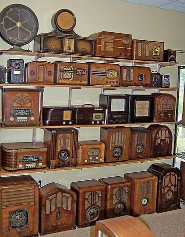 retro gramofon: Retro sovet radio, priyomnik, valoxudan (müasir dildə qrammofon — 3