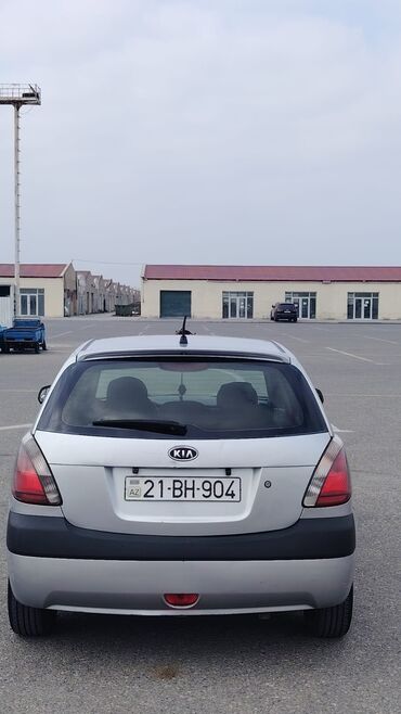 turbo az çeşqa 1.8: Kia Rio hatchback, gümüş rəng. - Kuzov: 5 qapılı, kompakt şəhər