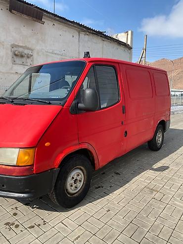 385 55: Ford Transit грузовой фургон, красный. Кузов: - Цельнометаллический — 2