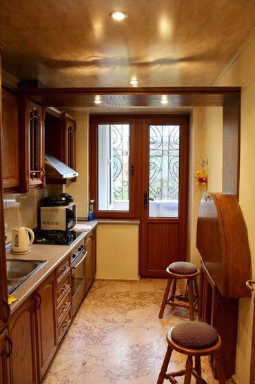 Uzunmüddətli kirayə mənzillər: 28 may metrosuna yaxin səməd vurqun bagina yaxin 9 mertebeli binanın — 8