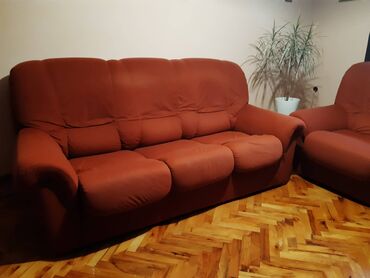 Sofe i kaučevi: Prodajem odlično očuvanu, neoštećenu Simpovu garnituru, izuzetno