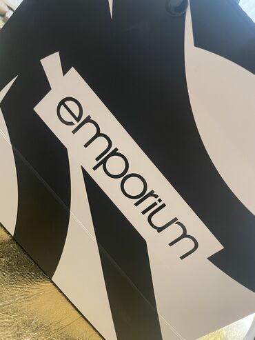 Ətriyyat: Yeni parfume, kagizini ushaq biraz acib, parfume ozu achilmayib
