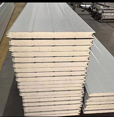 Сэндвич-панели кровельные: Сэндвич‑панели для кровли и стен Описание: - Трехслойные панели: два — 2