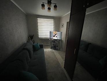 Продажа комнат: Дом 5 комн. - Большая гостиная: светлые стены с фактурными обоями — 16