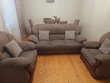 Qonaq otağı üçün yumşaq mebel dəsti Tərkibi: - 3 nəfərlik divan - 2