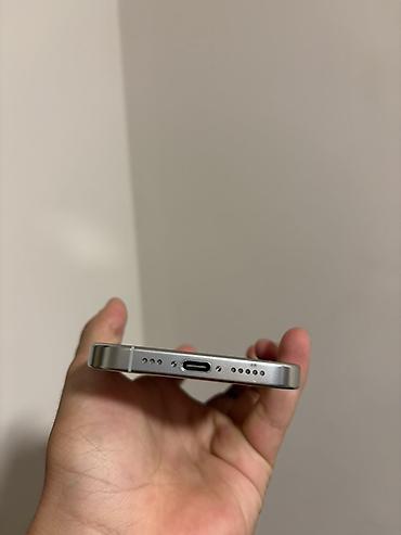 аккумулятор зарядка: IPhone 16 Pro, Б/у, 256 ГБ, White Titanium, Защитное стекло, Чехол, 89 % — 5