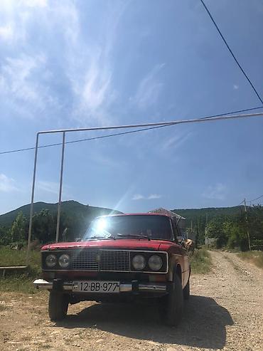 e90 aksesuar: VAZ 2106, qırmızı rəngli, sedan kuzov. Xüsusiyyətlər: - 4 qapı, 5 — 5