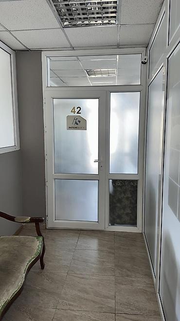 Недвижимость: Сдаю The entire office: 60 м², Другой тип здания, С ремонтом, С отдельным входом — 5