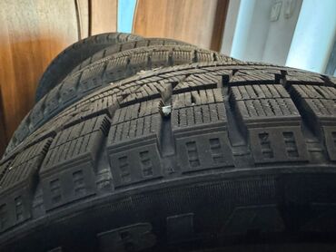 Шины: Почти новый 215/55R17