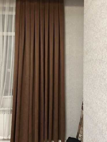 küçə işığı: Iki ededdir.Her biri 20 man.Umumi iki ededi 40 man.Qəhvəyi qatı pərdə