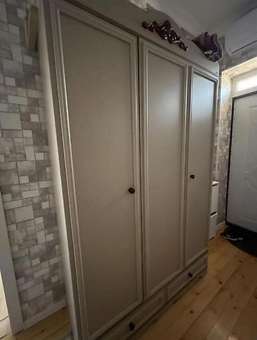 Dolab. Satılır 120 azn. Derinlik 52,en 130,hundurluk 2m. Ünvan hovsan