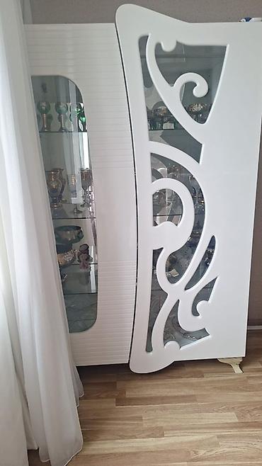 Şüşəli dolab vitrini, İşlənmiş