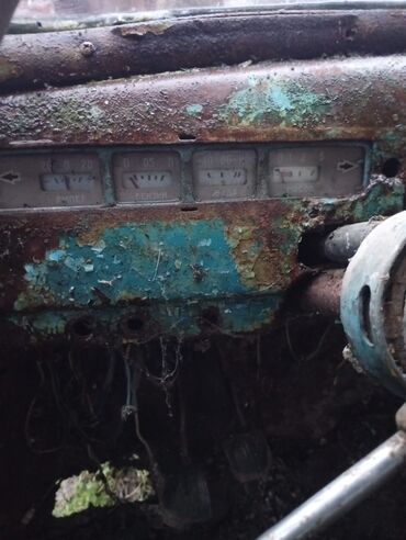 Digər avtomobil ehtiyat hissələri: Klassik sovet avtomobili – retro sedan (təxminən 1950–60-cı illər — 4