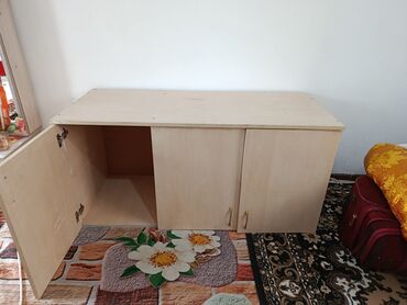 большой шифоньер: Кийим салуучу шкаф, Колдонулган, Жыгач