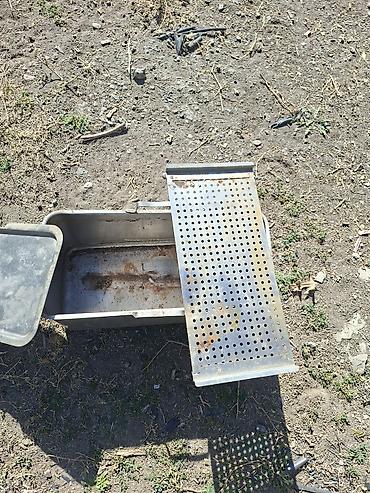 продаю коптилку: Кастрюля из нержавеющей стали с крышкой и внутренней решёткой. - — 3