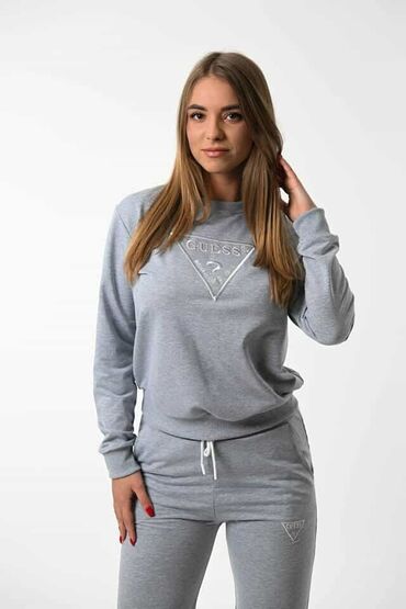 Gornji i donji deo: Zenske trenerke
S M L XL XXL
vezen znak Cena 2800 din — 10