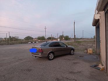 opel 1996: Opel Vectra: 2 l | 1996 il 23900 km Sedan — 2