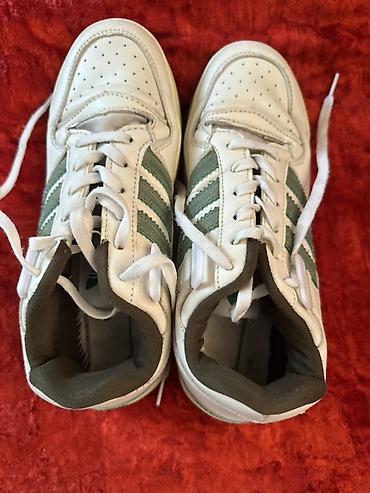 адидас кеды: Кроссовки Adidas (модель в ретро‑стиле) - Цвет: белый верх с зелёными — 1