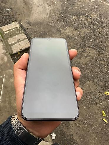 apple ipad air: Samsung Galaxy A24 4G, 128 GB — 4