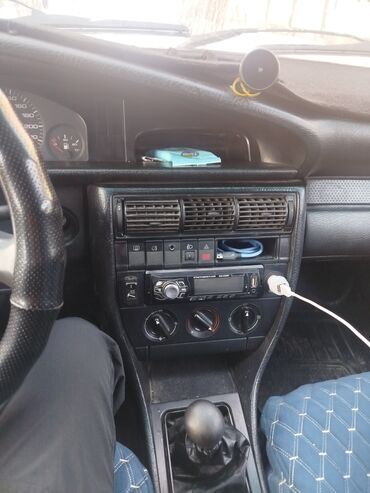 Audi: Audi 100: 1992 г., 2 л, Механика, Бензин, Седан — 14