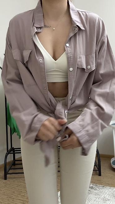 Блузки: - Универсальная база: сочетается с лонгсливами, свитерами и рубашками — 11