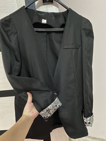 Пиджаки, жакеты: Пиджаки, жакеты