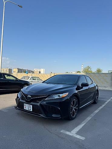 Toyota: Toyota Camry: 2018 г., Гибрид, Седан — 2