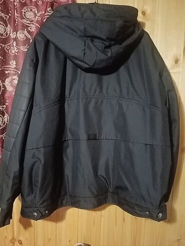 Kurtkalar: Куртка женская,новая,тёплая,идёт на размер 60-62. Qadın üçün isti üst — 2
